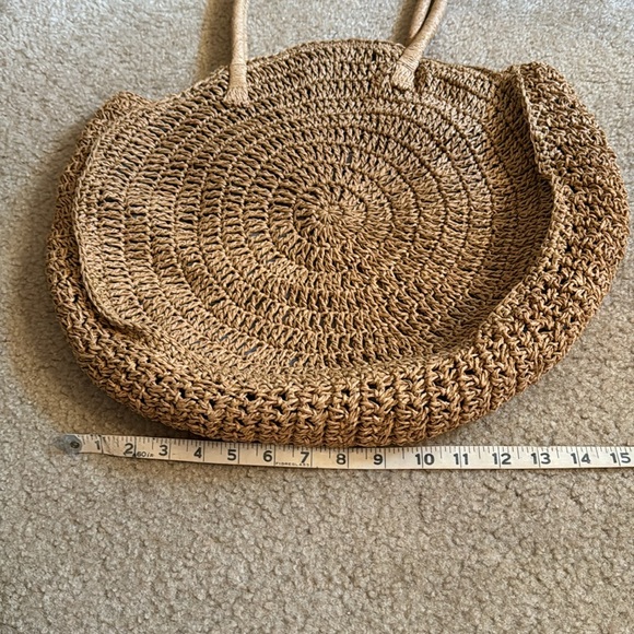 Round Straw Bag - Picture 4 of 10